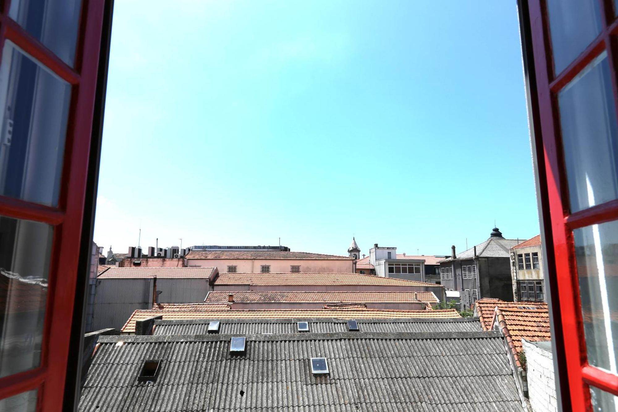Rivoli Cinema Hostel Porto Rom bilde View from the window of the house